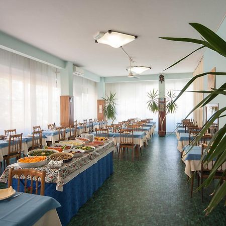 Hotel Madison Риччоне Экстерьер фото